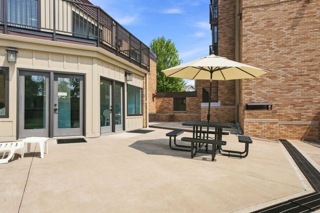 2700 Oxford Street N 116, Roseville, MN 55113