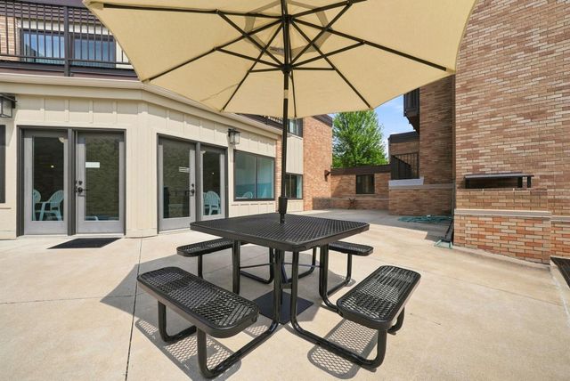 2700 Oxford Street N 116, Roseville, MN 55113