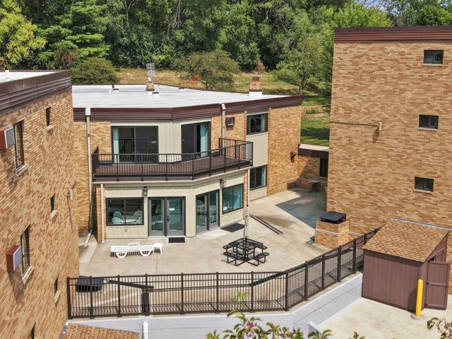 2700 Oxford Street N 116, Roseville, MN 55113