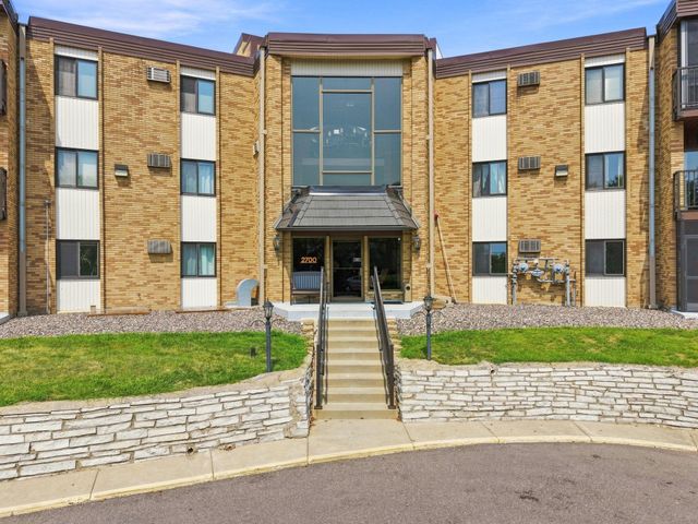2700 Oxford Street N 116, Roseville, MN 55113