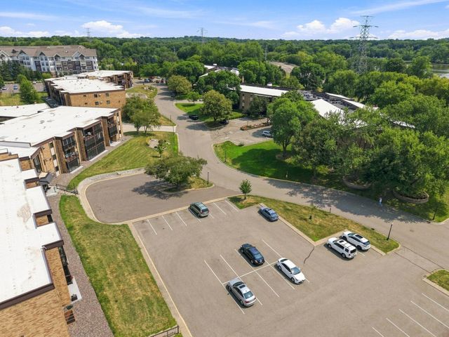 2700 Oxford Street N 116, Roseville, MN 55113