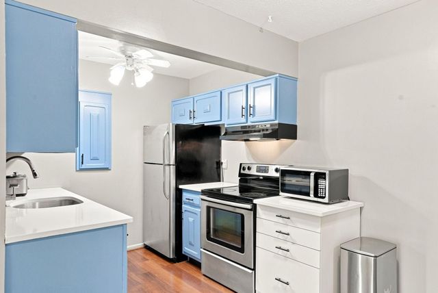 2700 Oxford Street N 116, Roseville, MN 55113