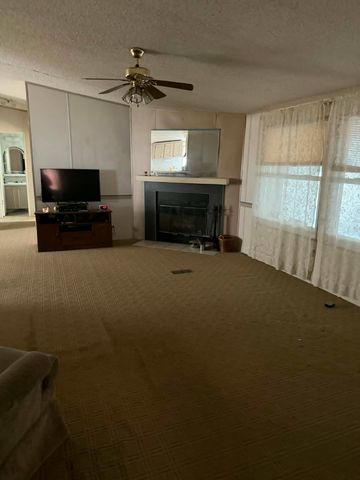 220 Hollyglen Street, Gun Barrel City, TX 75156