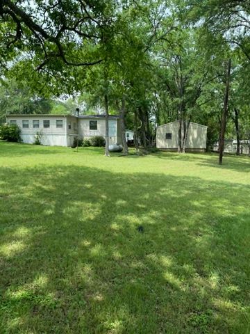 220 Hollyglen Street, Gun Barrel City, TX 75156