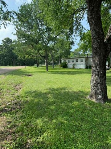220 Hollyglen Street, Gun Barrel City, TX 75156