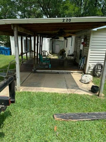 220 Hollyglen Street, Gun Barrel City, TX 75156