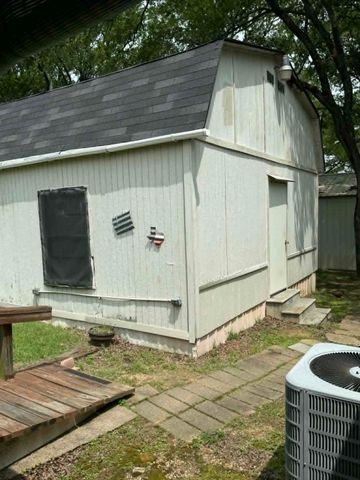 220 Hollyglen Street, Gun Barrel City, TX 75156