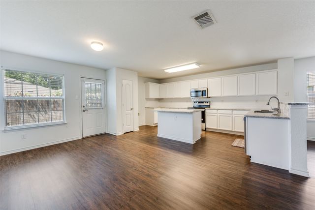 8013 Hidden Oaks Drive, Fort Worth, TX 76120