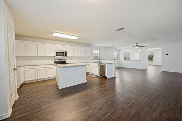8013 Hidden Oaks Drive, Fort Worth, TX 76120