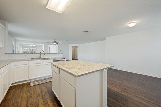 8013 Hidden Oaks Drive, Fort Worth, TX 76120