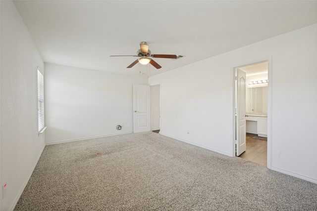 8013 Hidden Oaks Drive, Fort Worth, TX 76120