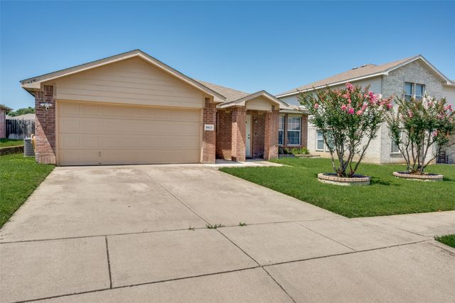 8013 Hidden Oaks Drive, Fort Worth, TX 76120