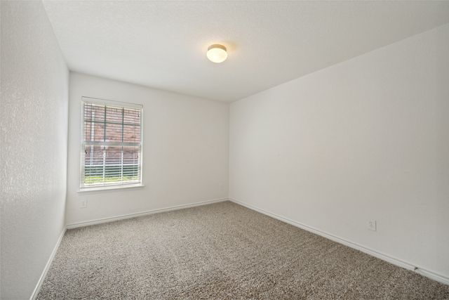 8013 Hidden Oaks Drive, Fort Worth, TX 76120