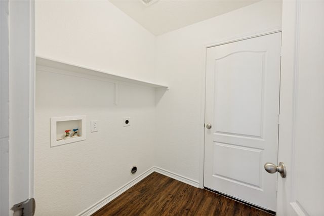 8013 Hidden Oaks Drive, Fort Worth, TX 76120