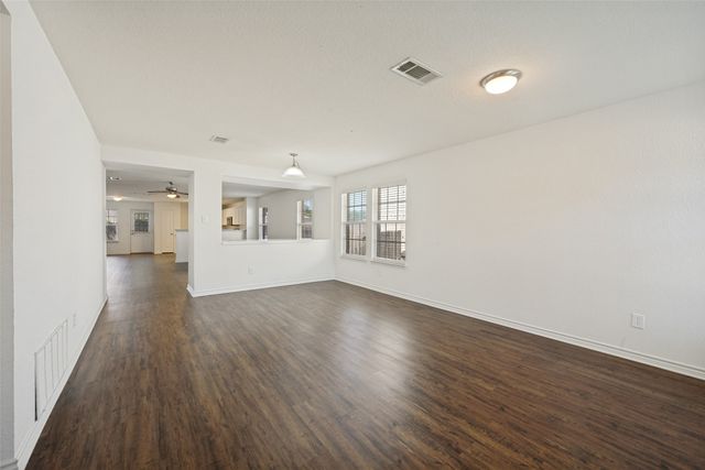 8013 Hidden Oaks Drive, Fort Worth, TX 76120