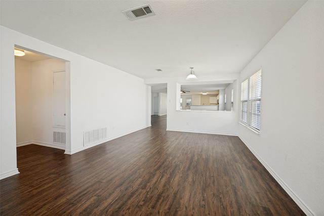 8013 Hidden Oaks Drive, Fort Worth, TX 76120