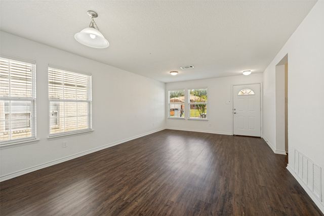 8013 Hidden Oaks Drive, Fort Worth, TX 76120