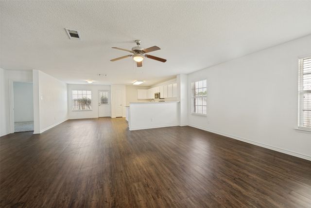 8013 Hidden Oaks Drive, Fort Worth, TX 76120