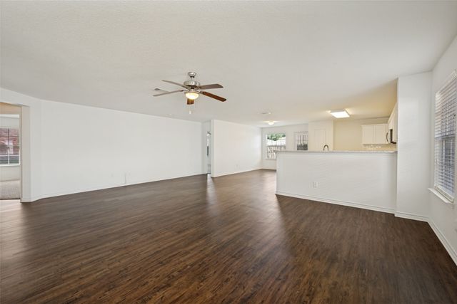 8013 Hidden Oaks Drive, Fort Worth, TX 76120