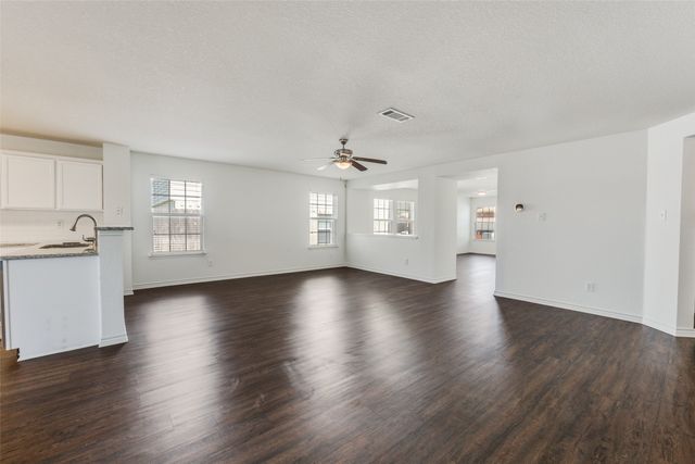 8013 Hidden Oaks Drive, Fort Worth, TX 76120