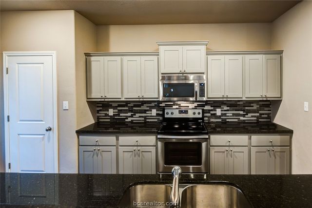 3521 Summerway, College Station, TX 77845