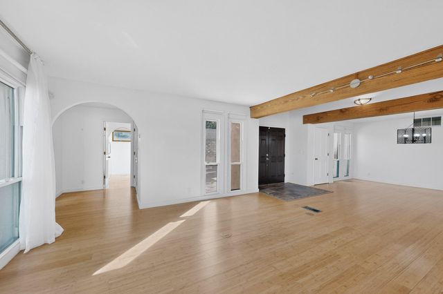 3 Zuni Trail N, Corrales, NM 87048