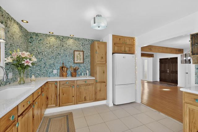 3 Zuni Trail N, Corrales, NM 87048