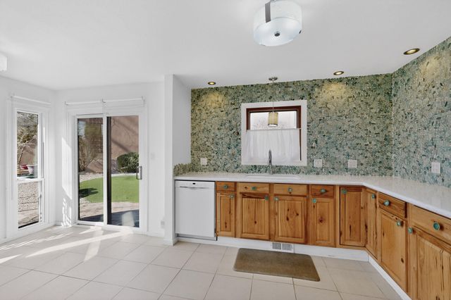 3 Zuni Trail N, Corrales, NM 87048