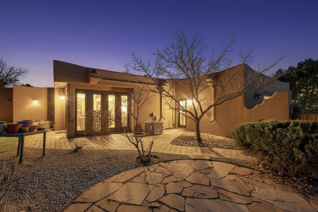 3 Zuni Trail N, Corrales, NM 87048