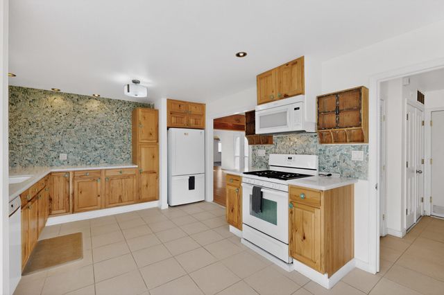 3 Zuni Trail N, Corrales, NM 87048