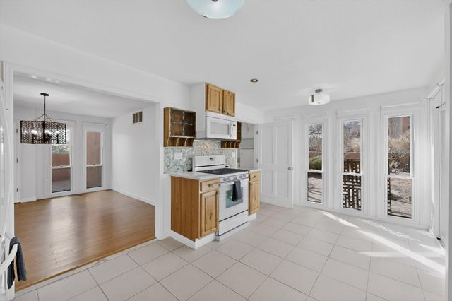 3 Zuni Trail N, Corrales, NM 87048