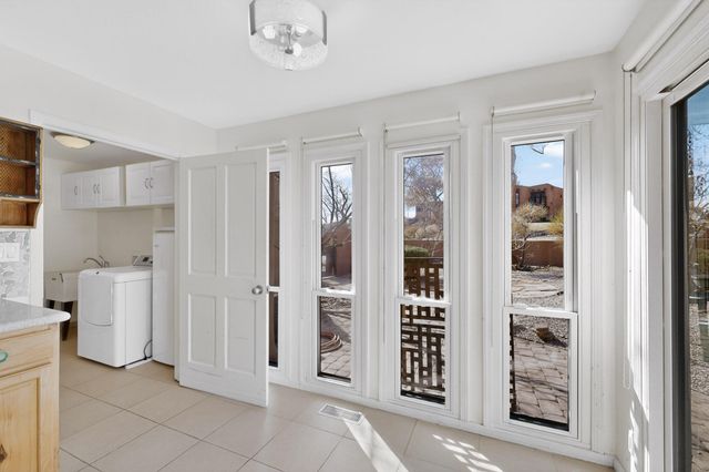 3 Zuni Trail N, Corrales, NM 87048