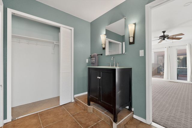 3 Zuni Trail N, Corrales, NM 87048