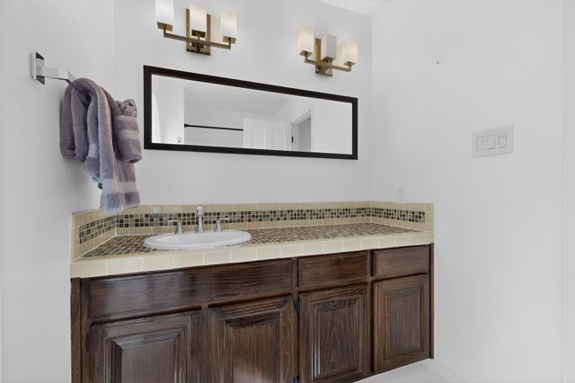 3 Zuni Trail N, Corrales, NM 87048