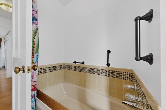 3 Zuni Trail N, Corrales, NM 87048