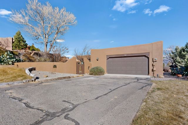 3 Zuni Trail N, Corrales, NM 87048