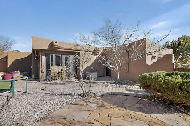 3 Zuni Trail N, Corrales, NM 87048