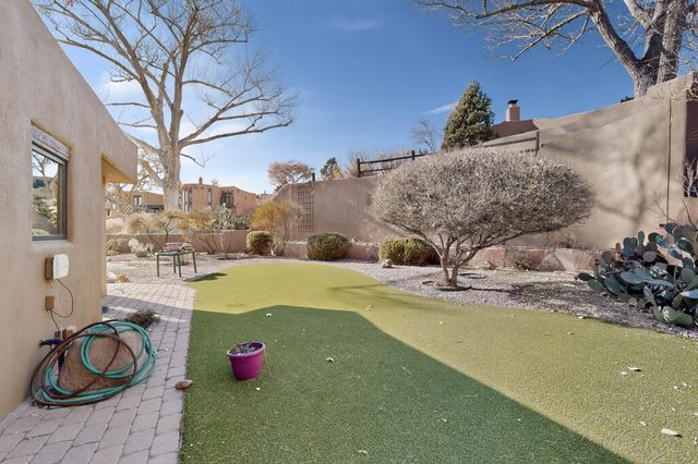 3 Zuni Trail N, Corrales, NM 87048