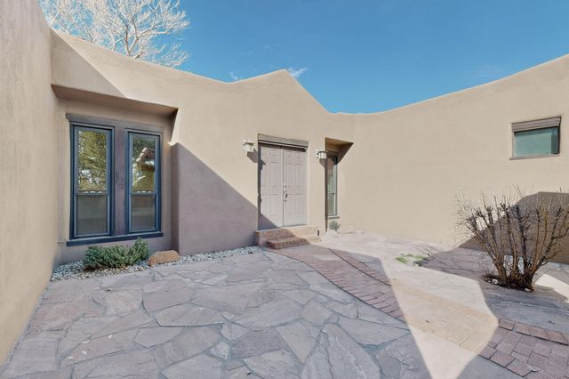 3 Zuni Trail N, Corrales, NM 87048