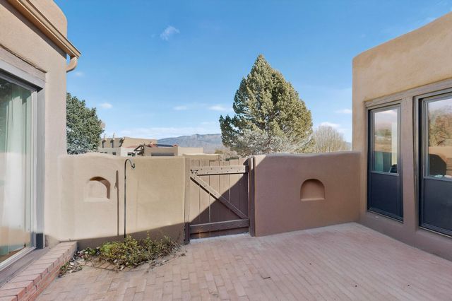 3 Zuni Trail N, Corrales, NM 87048