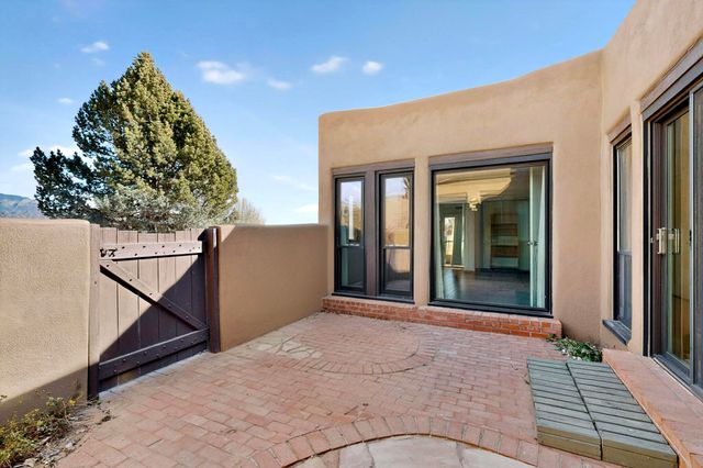 3 Zuni Trail N, Corrales, NM 87048