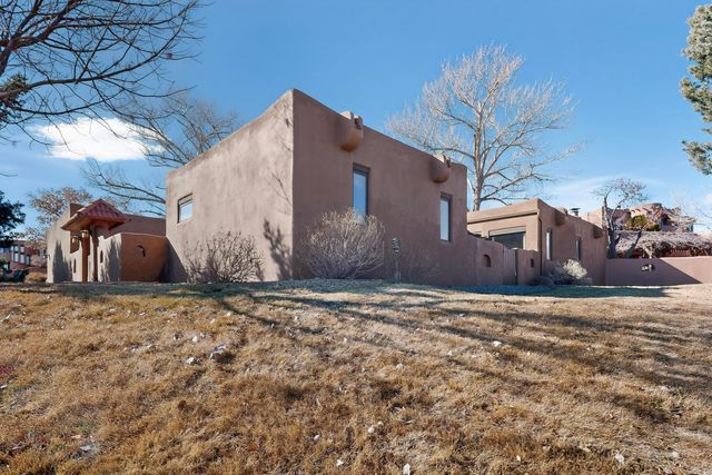 3 Zuni Trail N, Corrales, NM 87048