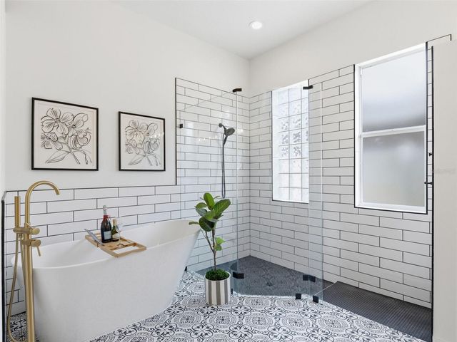 10017 OXFORD CHAPEL DRIVE, Tampa, FL 33647