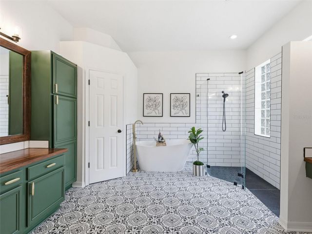 10017 OXFORD CHAPEL DRIVE, Tampa, FL 33647