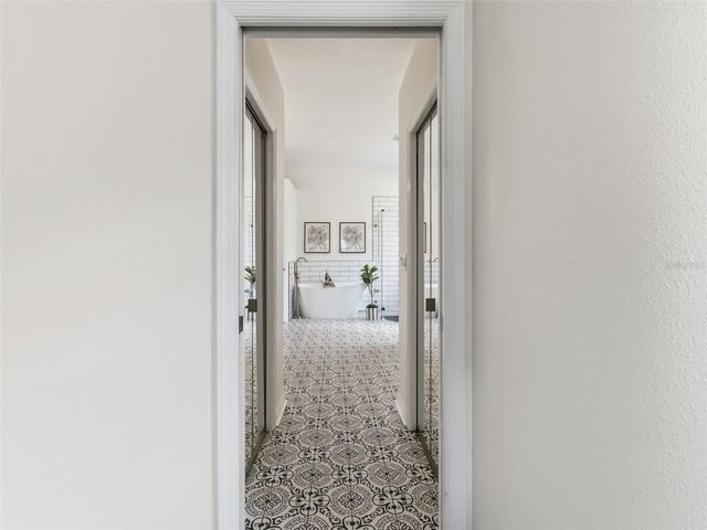 10017 OXFORD CHAPEL DRIVE, Tampa, FL 33647