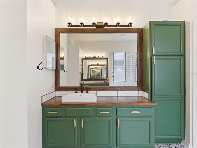 10017 OXFORD CHAPEL DRIVE, Tampa, FL 33647