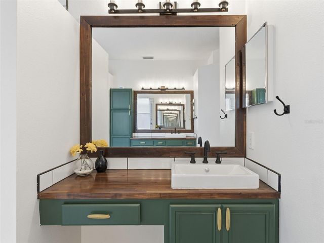 10017 OXFORD CHAPEL DRIVE, Tampa, FL 33647