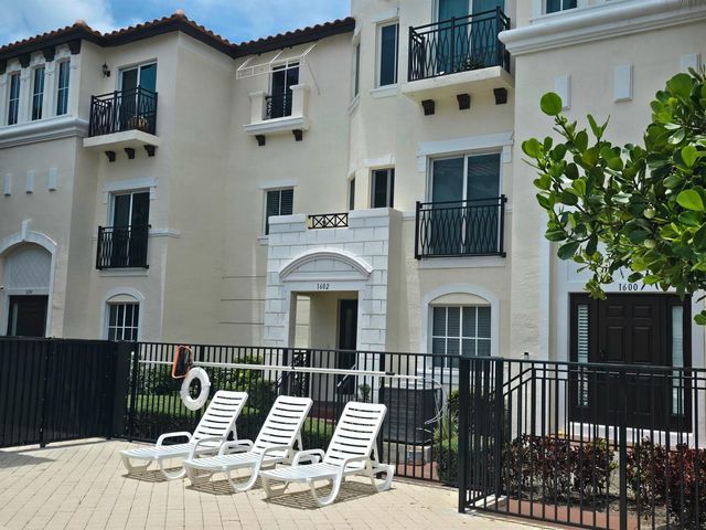 1602 Coastal Bay Boulevard, Boynton Beach, FL 33435