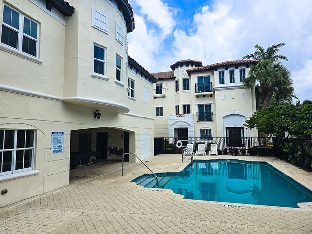 1602 Coastal Bay Boulevard, Boynton Beach, FL 33435
