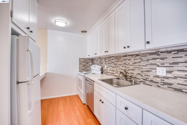 3815 Harrison St 302, Oakland, CA 94611